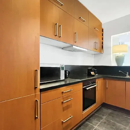New 2br In Center Apartment