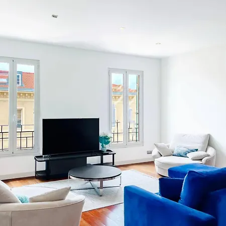 New 2br In Center