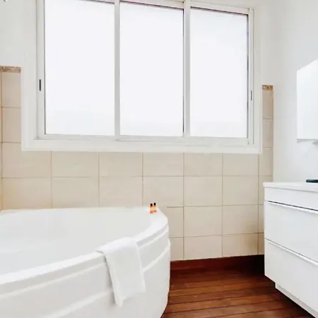 New 2br In Center *