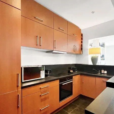 New 2br In Center Appartement *